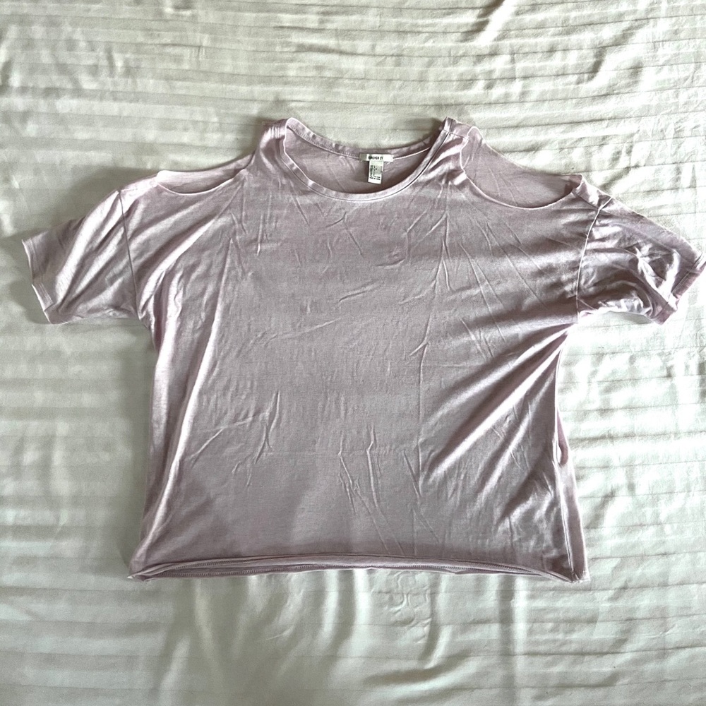 Forever 21 Lavender Cold Shoulder Tee Size Large